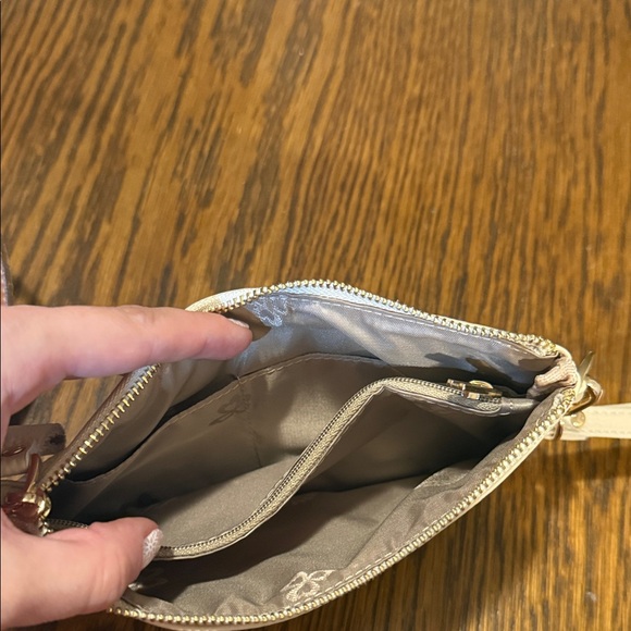 NWOT Elegant Cream Wristlet Clutch - Picture 2 of 5